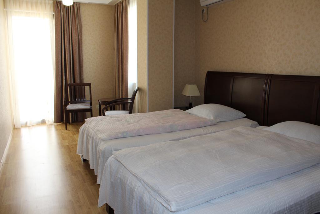Argopalace Kutaisi Esterno foto